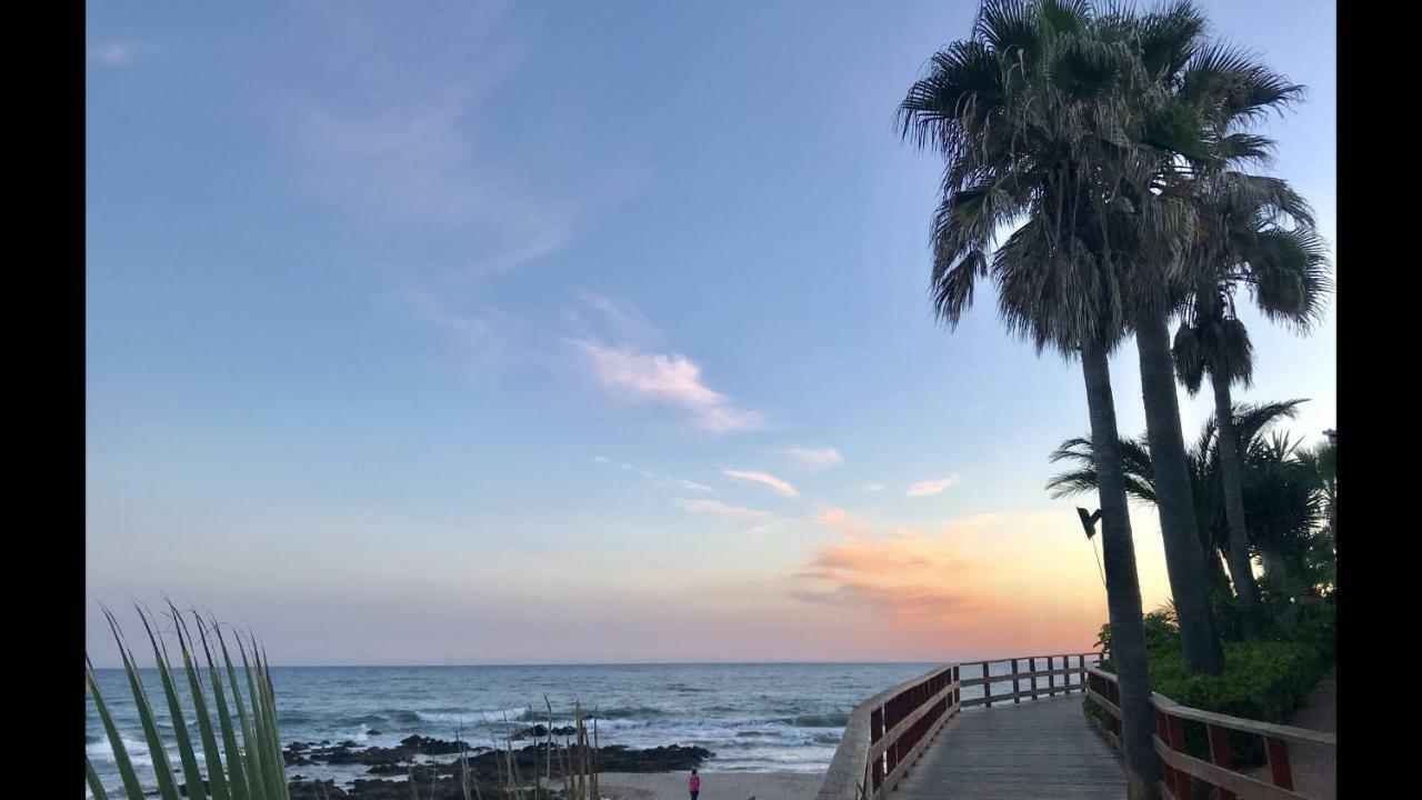 Mi Capricho 170 Beachfront Apartment Sitio de Calahonda Екстериор снимка